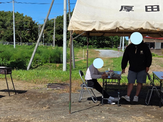 秋あじ祭り代替イベントで浜辺にテントを設営した様子
