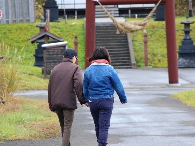 事業所前の周辺を散歩する様子